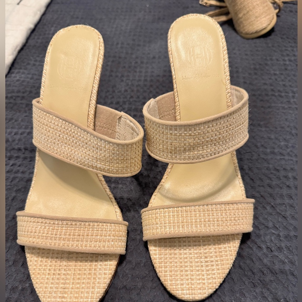House of Harlow 1960 X REVOLVE Lane Heels
Natural Straw Beige Pumps size 8.5